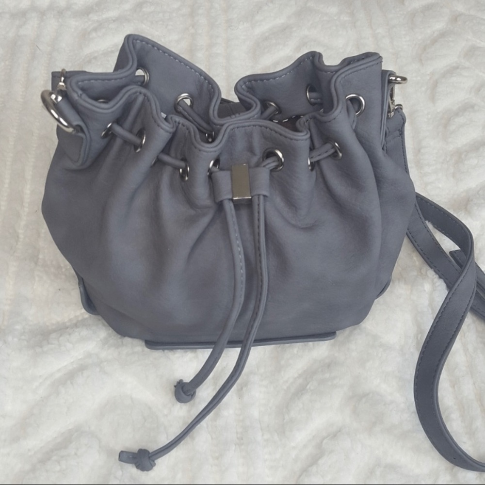 Charming Charlie grey bucket bag(@aeri143)